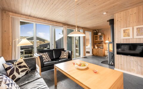 Odmar - 300M from the Sea: Bois, Domicile, Plafond, Dur, Chaise, Tache De Bois, Table Cuisine Et Salle A Manger, Salon, Lumber, Planche