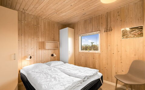 Odmar - 300M from the Sea: Bois, Design Intérieur, Chambre, Sol, Sol, Plafond, Lit, Pièce, Drap De Lit, Literie