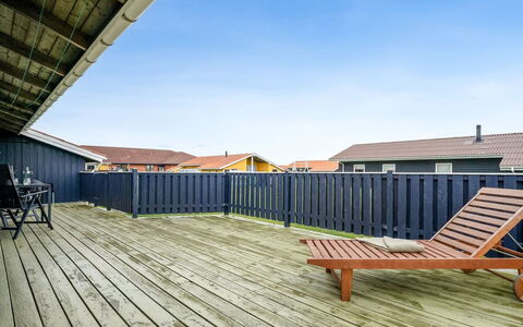 Odmar - 300M from the Sea: Bois, Maison, Chalet, Domicile, Toit, Zone Rurale, Siding, Cabane En Rondins, Batiments Jardin, Dur