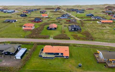 Odmar - 300M from the Sea: Bois, Maison, Chalet, Domicile, Toit, Zone Rurale, Siding, Cabane En Rondins, Batiments Jardin, Dur