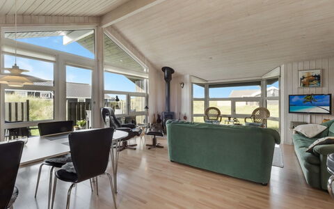 Suometar - 400M from the Sea: Domicile, Porte, Plafond, Appartement, Dur, Conception, Ombre, Daylighting, Porche