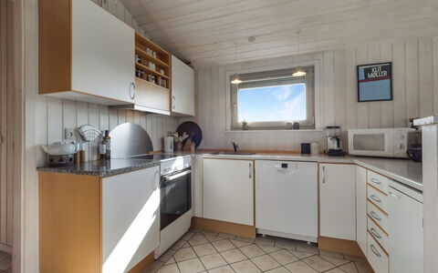 Suometar - 400M from the Sea: Bois, Sol, Sol, Cuisine, Design Intérieur, Comptoir, Plafond, Appareil De Cuisine, Cabinetry, Principaux Appliance