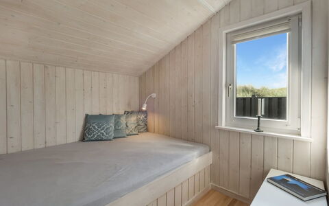 Suometar - 400M from the Sea: Sol, Sol, Mur, Bois, Design Intérieur, Plafond, Chambre, Meubles, Pièce, Lit