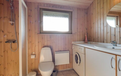 Suometar - 400M from the Sea: Sol, Luminaire Plomberie, Mur, Sol, Bois, Évier, Design Intérieur, Lavabo, Salle De Bains, Plafond