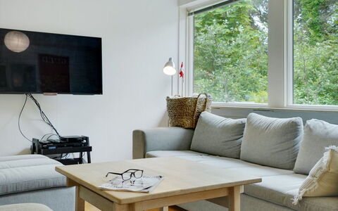 Flor - 900M from the Sea: Meubles, Design Intérieur, Canapé, Sol, Mur, Sol, Salon, Bois, Pièce, Table