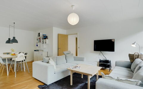 Flor - 900M from the Sea: Meubles, Design Intérieur, Sol, Mur, Sol, Canapé, Plafond, Bois, Salon, Luminaire