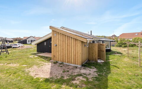 Gerlis - 75M from the Sea: Bois, Maison, Chalet, Domicile, Toit, Zone Rurale, Siding, Cabane En Rondins, Batiments Jardin, Dur