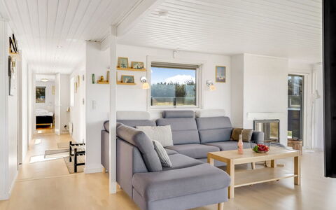 Carelle - 300M from the Sea: Meubles, Bois, Sol, Design Intérieur, Canapé, Parquet, Salon, Sol, Domicile, Appartement