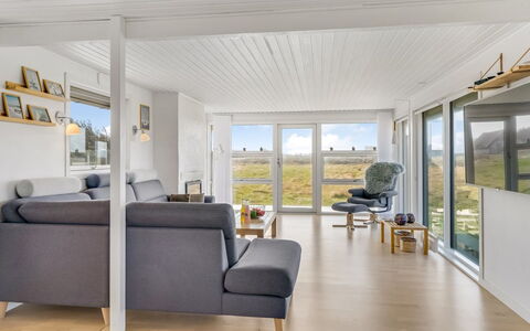 Carelle - 300M from the Sea: Sol, Sol, Bois, Design Intérieur, Parquet, Plafond, Meubles, Salon, Domicile, Canapé
