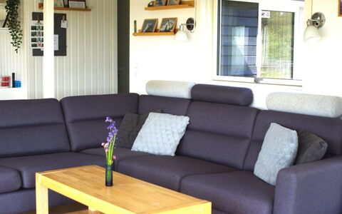 Carelle - 300M from the Sea: Dur, Salon
