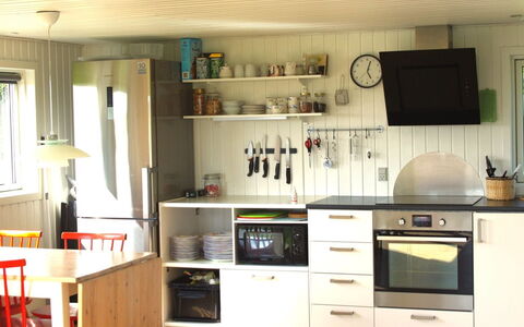 Carelle - 300M from the Sea: Cuisine, Appareil De Cuisine, Meubles, Comptoir, Principaux Appliance, Sol, Bois, Design Intérieur, Cabinetry, Électroménager
