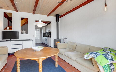 Nermin - 300M from the Sea: Meubles, Table, Mobilier De Jardin, Tableau De Plein Air, Chaise, Tache De Bois, Ombre, Arrière-Cour, Chalet, Table Cuisine Et Salle A Manger