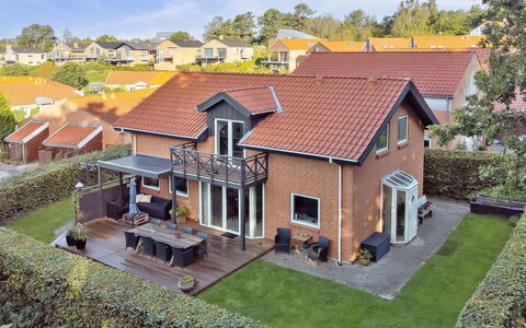 Thiokk - 500M from the Sea: Bois, Domicile, Porche, Plate-Forme, Dur, Toit, Tache De Bois, Parquet, Eco Hôtel