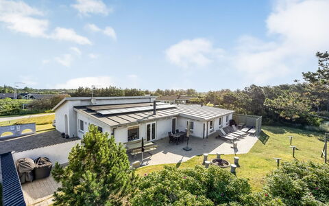 Lenni - 700M from the Sea: Bois, Domicile, Porche, Plate-Forme, Dur, Toit, Tache De Bois, Parquet, Eco Hôtel