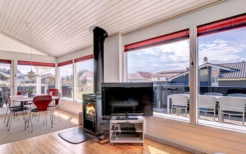 Nedelko - 250M from the Sea: Bois, Sol, Design Intérieur, Sol, Meubles, Parquet, Pièce, Plafond, Tache De Bois, Dur