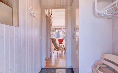 Nedelko - 250M from the Sea: Bois, Sol, Design Intérieur, Sol, Meubles, Parquet, Pièce, Plafond, Tache De Bois, Dur