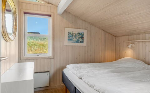 Nedelko - 250M from the Sea: Bois, Domicile, Chambre, Chalet, Plafond, Lit, Cadre De Lit, Literie, Drap De Lit, Dur