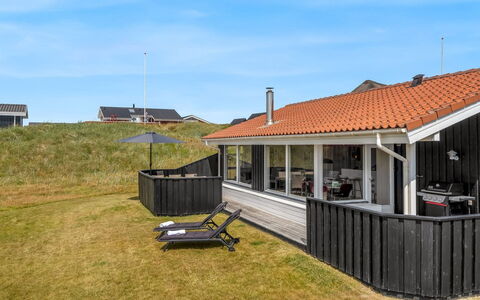 Nedelko - 250M from the Sea: Toit, Maison, Domicile, Chalet, Porche, Ombre, Siding, Cour, Ferme, Structure En Plein Air