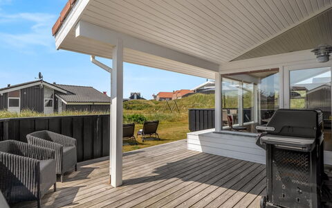 Nedelko - 250M from the Sea: Bois, Porche, Toit, Architecture, Domicile, Maison, Composite, Plate-Forme, Ombre, Chalet