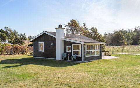 Ingebritt - 1.5Km from the Sea: Herbe, Maison, Domicile, Chalet, Porche, Porte, Toit, Zone Rurale, Lot Terre, Siding