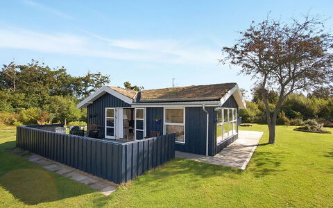 Tomke - 1.7Km from the Sea: Bois, Sol, Design Intérieur, Sol, Meubles, Parquet, Pièce, Plafond, Tache De Bois, Dur
