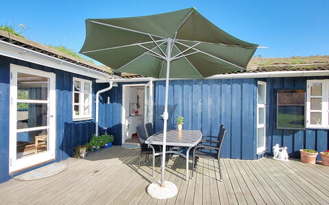Tomke - 1.7Km from the Sea: Bois, Toit, Maison, Chalet, Porte, Domicile, Siding, Lot Terre, Batiments Jardin, Cabanon