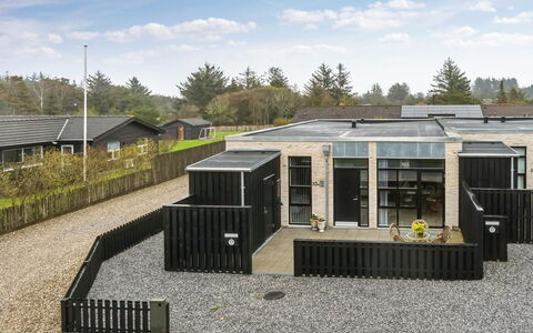 Klaudius - 2Km from the Sea: Domicile, Béton, Conception, Cour, Daylighting, Siding