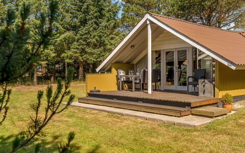 Maritha - 950M from the Sea: Chalet, Domicile, Siding, Biens, Ombre, Batiments Jardin, Dur, Cabane En Rondins, Recours, Cabanon