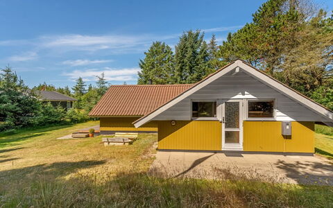 Maritha - 950M from the Sea: Herbe, Maison, Toit, Domicile, Chalet, Zone Rurale, Lot Terre, Biens, Pelouse, Aménagement Paysager