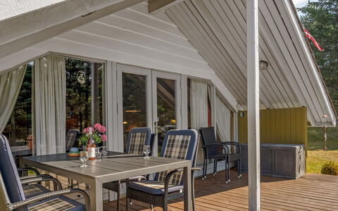Maritha - 950M from the Sea: Bois, Ombre, Chaise, Porche, Dur, Plafond, Chalet, Plate-Forme, Mobilier De Jardin, Planche