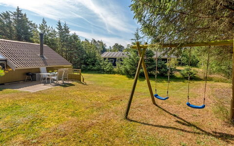 Maritha - 950M from the Sea: Herbe, Arbuste, Lot Terre, Ombre, Chalet, Jardin, Pelouse, Aménagement Paysager, Prairie, Batiments Jardin