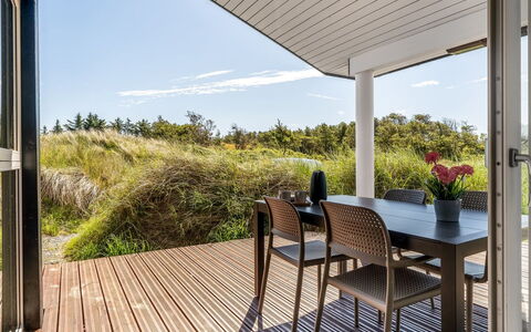Danila - 600M from the Sea: Bois, Meubles, Parquet, Sol, Sol, Porche, Design Intérieur, Chaise, Plafond, Dur