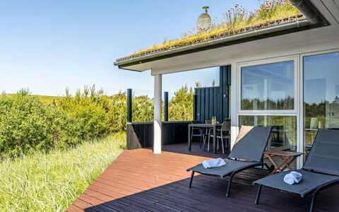 Danila - 600M from the Sea: Lot Terre, Porche, Chaise, Plate-Forme, Ombre, Mobilier De Jardin, Balcon, Eco Hôtel, Dur, Biens