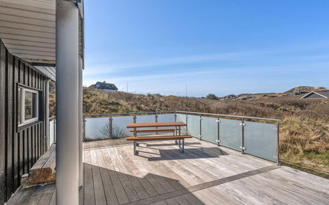 Swerting - 230M from the Sea: Herbe, Maison, Toit, Chalet, Domicile, Arbuste, Ferme, Lot Terre, Zone Rurale