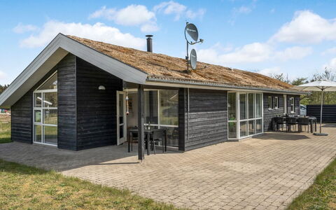 Frerich - 1.5Km from the Sea: Maison, Domicile, Porte, Toit, Chalet, Biens, Jardin, Ombre, Siding, Cour