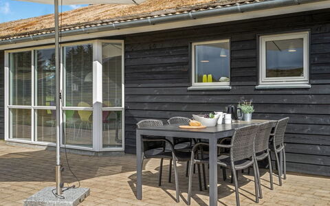Frerich - 1.5Km from the Sea: Maison, Domicile, Porte, Toit, Chalet, Biens, Jardin, Ombre, Siding, Cour