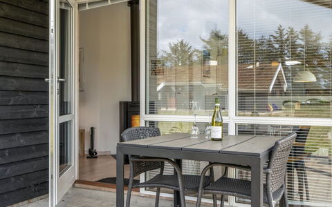 Frerich - 1.5Km from the Sea: Maison, Domicile, Porte, Toit, Chalet, Biens, Jardin, Ombre, Siding, Cour