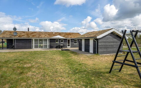 Frerich - 1.5Km from the Sea: Maison, Domicile, Porte, Toit, Chalet, Biens, Jardin, Ombre, Siding, Cour