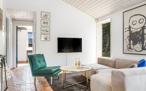 Kadife - 750M from the Sea: Meubles, Design Intérieur, Sol, Canapé, Sol, Mur, Salon, Bois, Pièce, Plafond
