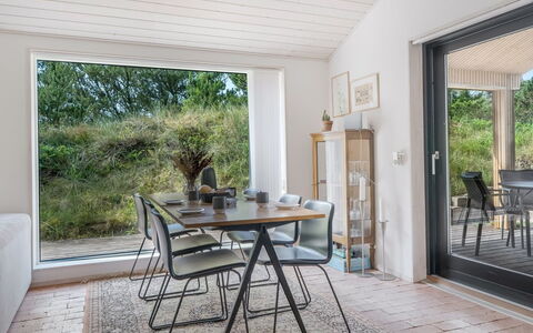 Kadife - 750M from the Sea: Meubles, Table, Bois, Table Cuisine Et Salle A Manger, Sol, Design Intérieur, Chaise, Salle À Manger, Sol, Parquet