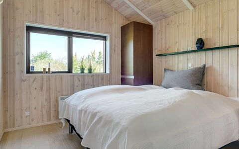 Ilmarinen - 561M from the Sea: Bois, Chambre, Design Intérieur, Lit, Plafond, Sol, Sol, Literie, Domicile, Pièce