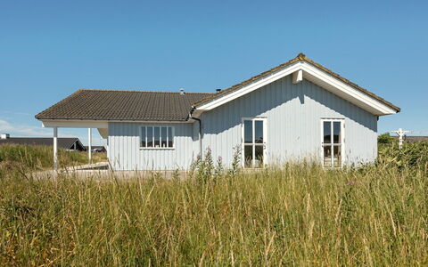Dorethea - 300M from the Sea: Herbe, Bâtiment, Maison, Toit, Domicile, Plaine, Architecture, Chalet, Prairie, Lot Terre