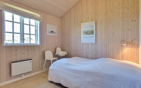 Dorethea - 300M from the Sea: Bois, Sol, Chambre, Sol, Plafond, Lit, Domicile, Parquet, Drap De Lit, Literie