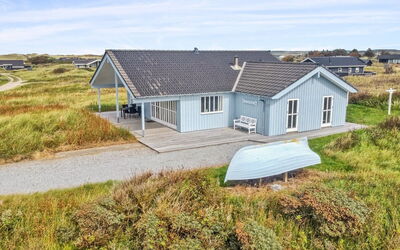 Dorethea - 300M from the Sea