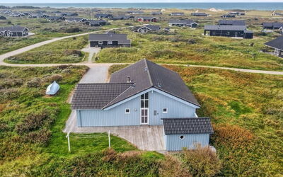 Dorethea - 300M from the Sea