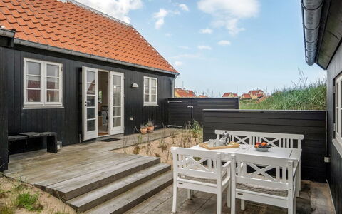 Armina - 75M from the Sea: Bois, Architecture, Domicile, Maison, Toit, Porte, Chalet, Siding, Dur, Plate-Forme