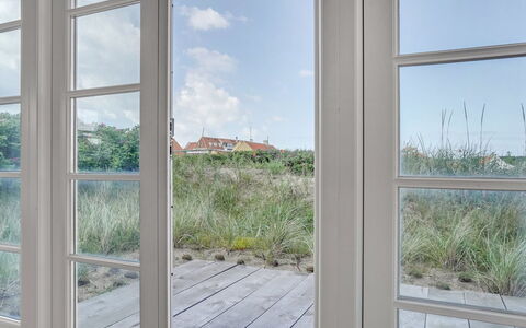 Armina - 75M from the Sea: Bois, Sol, Dur, Accueil Porte, Daylighting, Tache De Bois, Planche