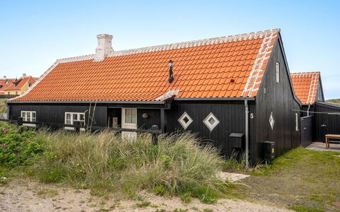 Armina - 75M from the Sea: Maison, Domicile, Toit, Zone Résidentielle, Chalet, Biens, Ferme, Pelouse, Aménagement Paysager, Siding