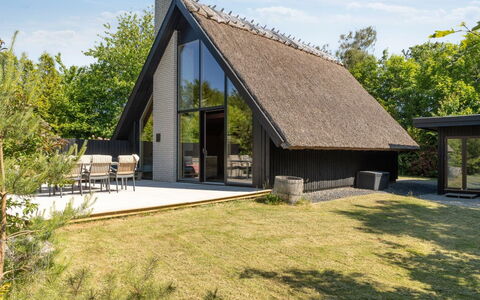 Anssi - 300M from the Sea: Bois, Maison, Chalet, Domicile, Toit, Zone Rurale, Siding, Cabane En Rondins, Batiments Jardin, Dur