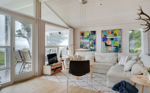 Pascal - 25M from the Sea: Bois, Design Intérieur, Sol, Salon, Meubles, Sol, Parquet, Canapé, Domicile, Plafond